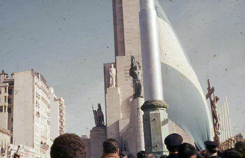 Comienzo del izado de la Bandera.