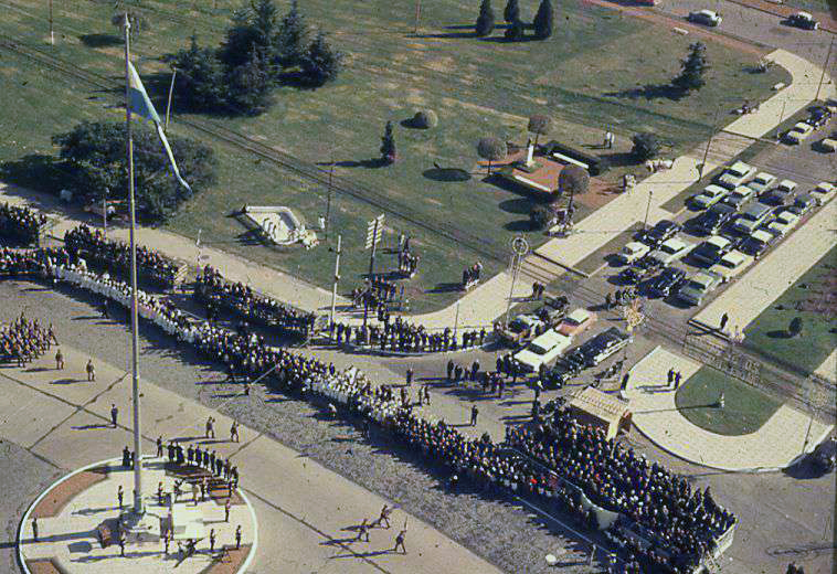 Vista aérea del acto de inauguración del Monumento Nacional a la Bandera, Rosario, 1957.