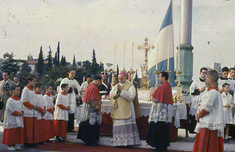 Misa en el acto de inauguración del Monumento Nacional a la Bandera II.