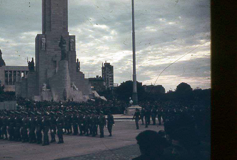 Desfile militar VIII.