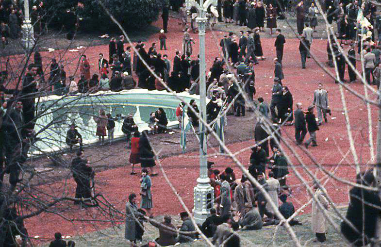 Público en la Plaza Barranca de las Ceibas.