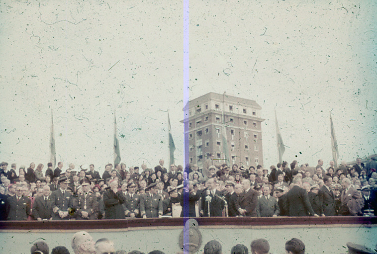 Autoridades en presentes en el acto inaugural.