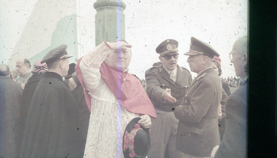 Antonio Caggiano, Obispo de Rosario, con autoridades.