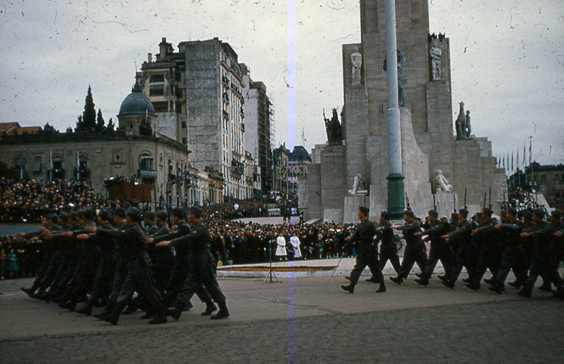Desfile militar IX.