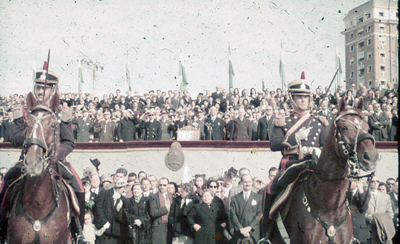 Granaderos a caballo en el acto de inauguración.