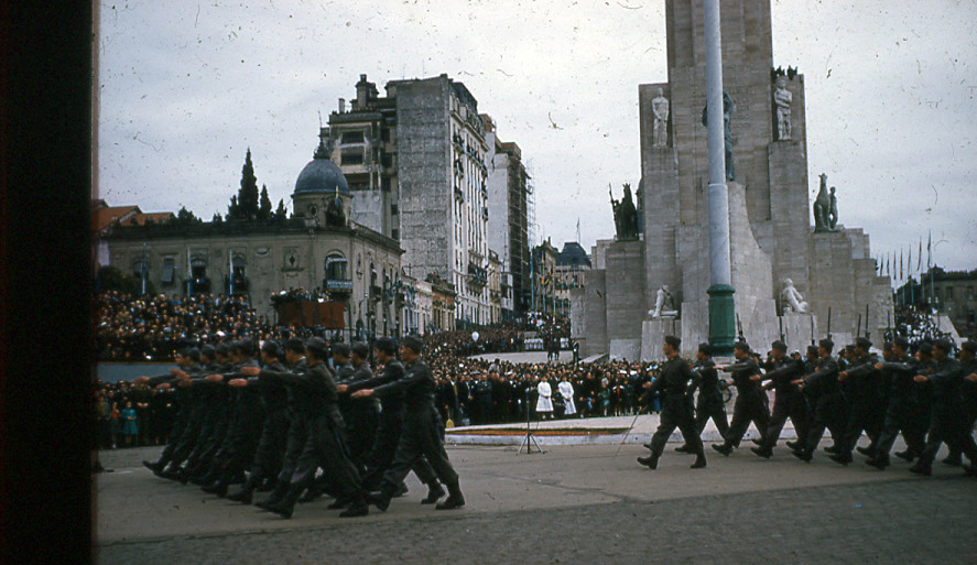 Desfile militar XVI.